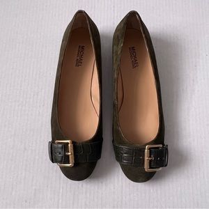 MICHEAL KORS GREEN BUCKLE BALLET FLATS SIZE 9